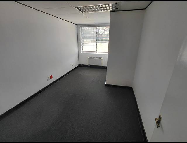 210M² OFFICE TO LET IN BRYANSTON